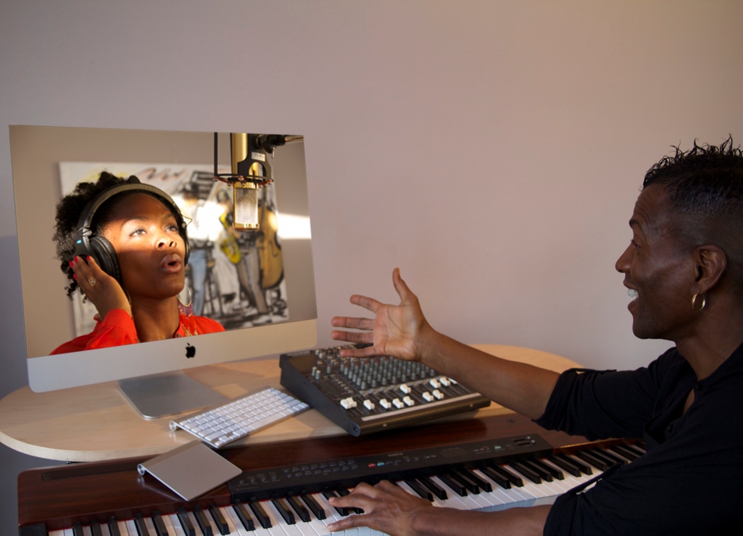 www.onLine Profty Trained CSS Common Sense Singing Vocal Coach Lessons Balances Vocal Registers & Sang!